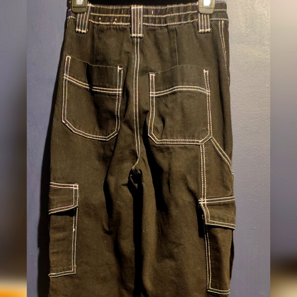 High rise black cargo pants with contrast stitch - Picture 3 of 3